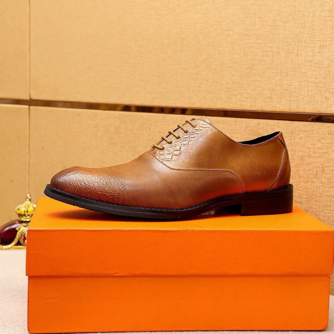 Men's shoes 💰460 💐 Product trademark: HERMES "Hermès" business leather shoes Regular size: 38-44 (45🉑️customized) Product materials: Selected imported first-layer calfskin upper, imported water-dyed 🐂 cowhide lining. Strong three-dimensional visual effect, non-slip and wear-resistant combination outsole Color: 2⃣️colors available